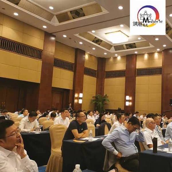 於上海舉行的「調解為先」承諾書系列活動中，我們誠邀到滬港兩地的講者就調解相關議題和與會者分享和交流。